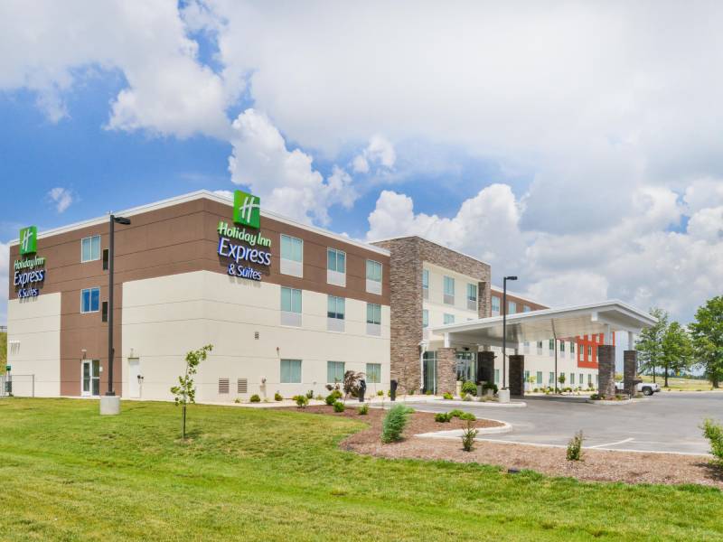 Holiday Inn Express Hotel & Suites - Salem