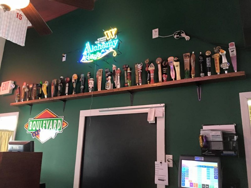 Sam's Pizza & Pub
