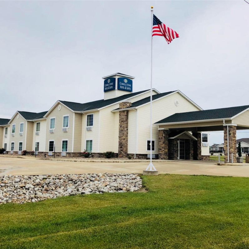 Cobblestone Hotel & Suites