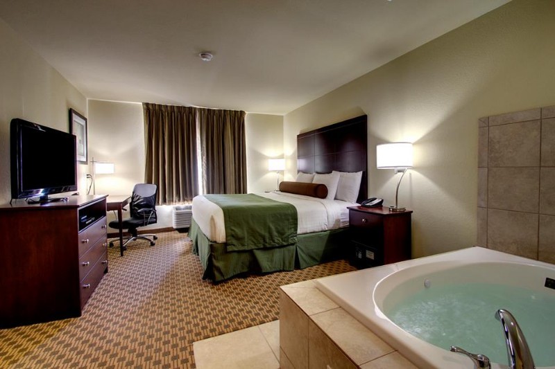 Cobblestone Hotel & Suites
