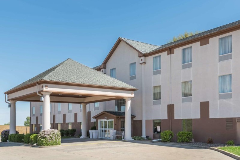 Seasons Inn & Suites - Highland