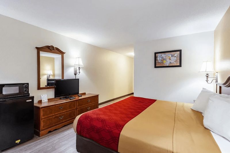 Econo Lodge Inn & Suites - Fairview Heights