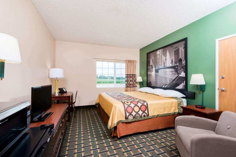 Super 8 by Wyndham - Mount Carmel